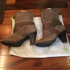NAYA “Artemis” ankle boot peep toe
